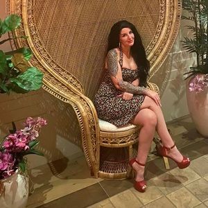 Meet your Posher, Abigail